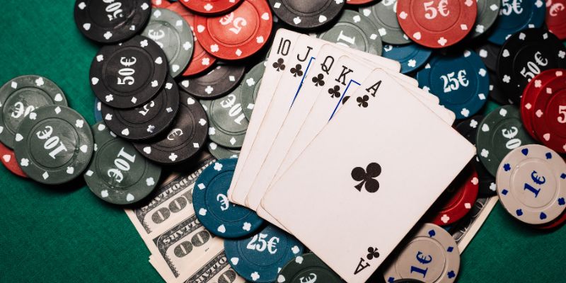 Ở vòng chơi cuối cùng khi tham gia bài Tây Poker, cược thủ sẽ có thêm 1 lá bài chung