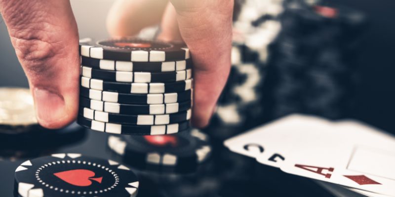 Thông tin cược thủ chơi tại sòng bài Poker bị bắt có thật không?