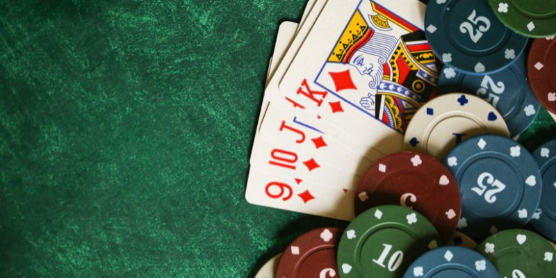 Các đặc điểm của chất bài Poker online