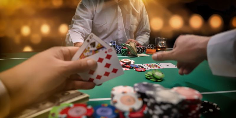 Những lưu ý về chất bài khi chơi Poker